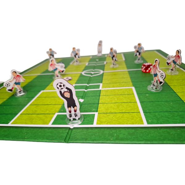 Tribunele sunt &icirc;n delir Spectatorii abia a&537;teapt&259; ca echipele s&259; intre pe teren &537;i s&259; &icirc;nceap&259; marea final&259; Cei doi antrenori trebuie s&259; se g&acirc;ndeasc&259; cum s&259;-&537;i coordoneze c&acirc;t mai bine juc&259;torii &icirc;n speran&539;a c&259; DECIZIILE lor vor duce la ob&539;inerea trofeului mult dorit Crezi c&259; ai tacticile potrivite s&259;-&539;iduci echipa la victorieHat-Trick este un joc de strategie 