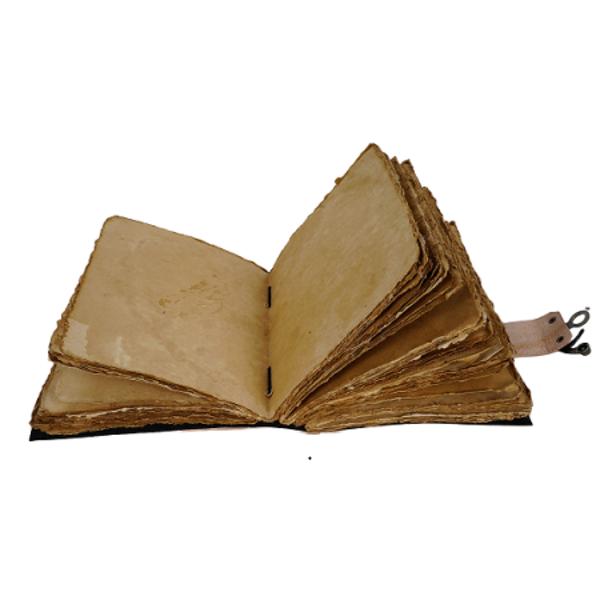 Jurnal Vintage dimensiune 175 x 125 cm coperti din piele naturala cusute manual hartie lucrata manual din bumbac Inchizatoare metalica tip ancora