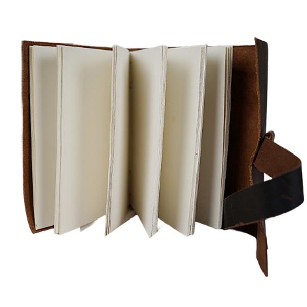 Jurnal Vintage dimensiune 175 x 125 cm coperti din piele naturala cusute manual hartie lucrata manual din bumbac inchidere curea piele