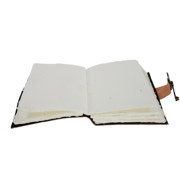 Jurnal Vintage dimensiune 175 x 125 cm coperti din piele naturala cusute manual hartie lucrata manual din bumbac Inchizatoare metalica tip ancora