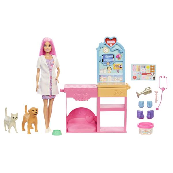 Barbie este gata sa aiba grija de prietenii sai necuvantatori in Clinica Veterinara Fast Cast Acest set complet include o papusa Barbie veterinar un catel o pisica si peste 10 accesorii care transforma joaca intr-o experienta educativa si distractiva Copiii pot folosi plastilina Barbie Dough pentru a crea bandaje ghipsuri si tratament pentru animalele ranite Cu halatul alb stetoscopul si toate instrumentele necesare Barbie este pregatita sa ofere ingrijire si afectiune pacientilor sai 
