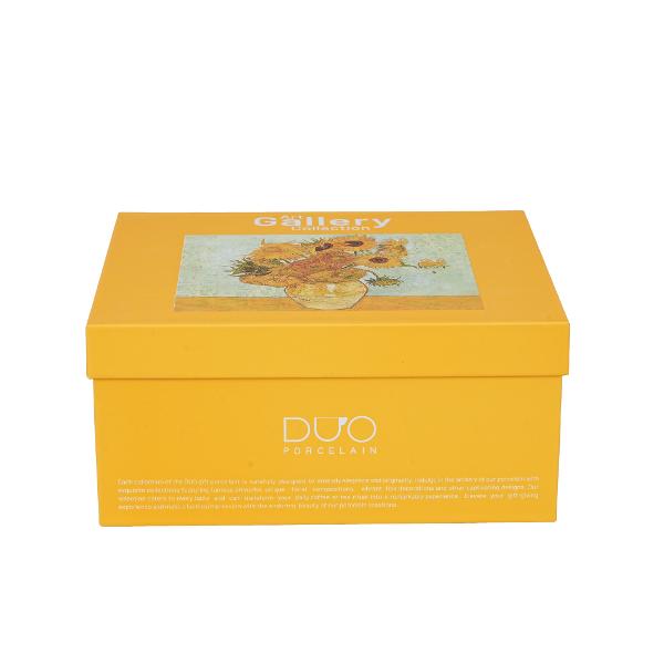 Setul de 2 ceÅti cu farfurioare „Sunflowers” aduce în casa ta un strop de artÄ Èi un aer vesel inspirat de celebra picturÄ cu floarea-soarelui Realizat din porÅ£elan de calitate setul se remarcÄ prin culorile calde Èi vibrante — galben portocaliu Èi tonuri naturale — care adaugÄ un plus de eleganÈÄ Èi energie fiecÄrei 