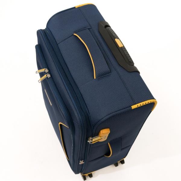 Material impermeabilTroler cu 4 roti prevazut cu un buzunar frontal cu fermoar&nbsp;Placuta identificareManer lateral si superior pentru toate dimensiunile si deasemenea maner plastic in partea de jos a trolerului pentru o manevrare mai usoaraTroler mediu si mare expandabil 30 spatiuTrolerul mare si mediu au in partea opusa manerului lateral 2 picioruse transversale care permit asezarea trolerului fara a atinge solul evitandu-se astfel 