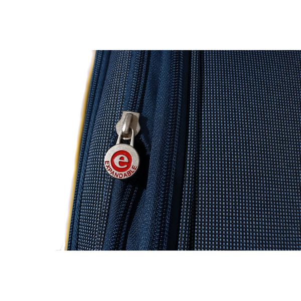 Material impermeabilTroler cu 4 roti prevazut cu un buzunar frontal cu fermoar&nbsp;Placuta identificareManer lateral si superior pentru toate dimensiunile si deasemenea maner plastic in partea de jos a trolerului pentru o manevrare mai usoaraTroler mediu si mare expandabil 30 spatiuTrolerul mare si mediu au in partea opusa manerului lateral 2 picioruse transversale care permit asezarea trolerului fara a atinge solul evitandu-se astfel 