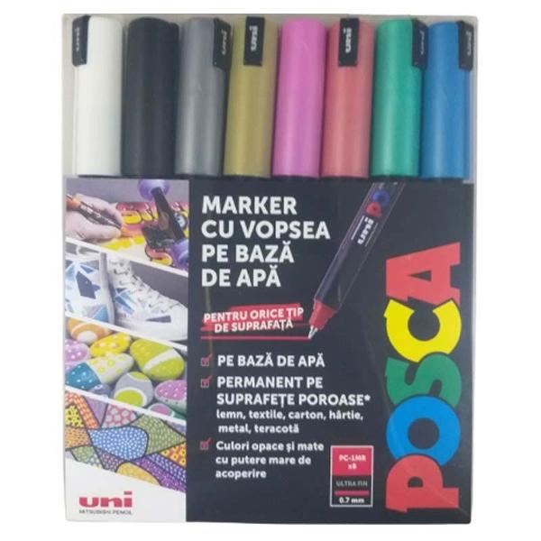 Setul de 8 markere UNI Posca PC-1MR Metallic M1513 ofer&259; precizia unui instrument profesional &537;i str&259;lucirea culorilor metalice fiind ideal pentru arti&537;ti ilustratori graficieni &537;i pasiona&539;i de craft Cu v&acirc;rf extra-fin de 07 mm &icirc;mbr&259;cat &icirc;n metal pentru durabilitate &537;i control aceste markere sunt perfecte pentru detalii contururi fine &537;i accente decorativeCele 8 culori metalizate argintiu auriu albastru 