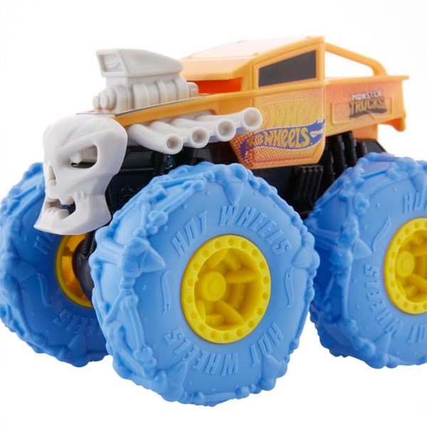 Zdrobiti concurenta cu acest asortiment de vehicule monster truck Hot Wheels Twisted Tredz la scara 143 monstruoase cu sasiuri cu tematica de creatura Motorul cu frictiune cu actiune de tragere inapoi si eliberare lanseaza aceste vehicule feroce peste obstacole si teren cu o deplasare inainte care rupe pamantul Accelerati si eliberati vehiculele de neoprit Mega Wrex Bone Shaker Rodger Dodger sau Marvel Hulk pentru busituri si lovituri Fiecare Monster Truck are cauciucuri GIGANT stilizate 