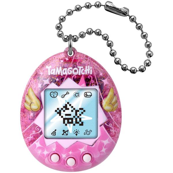 Jucaria Tamagotchi Bandai  Original continua traditia indragitului animalut virtual aducand experienta celei de-a treia generatii Tamagotchi intr-un format clasic si usor de utilizare Cu designul emblematic in forma de sau si ecran alb-negru acest model permite cresterea ingrijirea si evolutia personajului virtual fiecare actiune influentand dezvoltarea sa Introduce personaje noi activitati suplimentare si optiuni extinse de joaca oferind o experienta mai variata si mai interactiva fata 