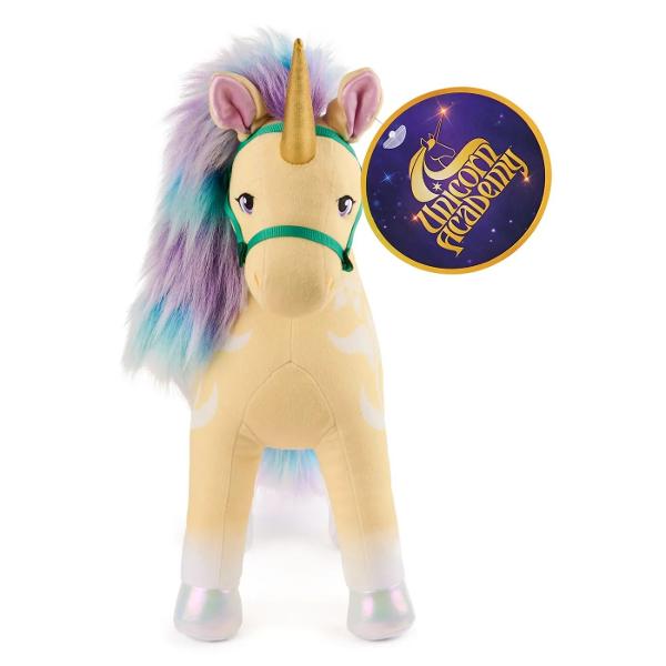 Unicornul Leaf din colectia Unicorn Academy este un plus moale si elegant cu detalii pastelate care inspira magie si delicate Coama in nuante de mov si albastru deschis cornul auriu stralucitor si copitele cu efectul metalizat il transforma intr-un companion de poveste Designul sau fermecator aduce un strop de fantezie in joaca de zi cu zi si ofera copiilor ocazia de a-si imagina aventuri pline de culoare si magie Perfect pentru imbratisari jocuri creative sau pentru a fi parte din 