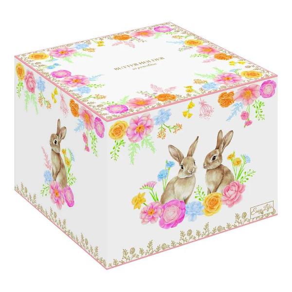 P&259;streaz&259; untul proasp&259;t &537;i u&537;or de &icirc;ntins cu aceast&259; untier&259; din por&539;elan tip Butter Bell din colec&539;ia Tres Jolie de la Easy Life Practic&259; &537;i elegant&259; piesa este realizat&259; din por&539;elan alb cu m&acirc;ner &icirc;n form&259; de urechi de iepura&537; &537;i decorat cu flori multicolore &icirc;n nuan&539;e pastel care &icirc;i ofer&259; un aspect delicat &537;i prim&259;v&259;raticSistemul Butter 