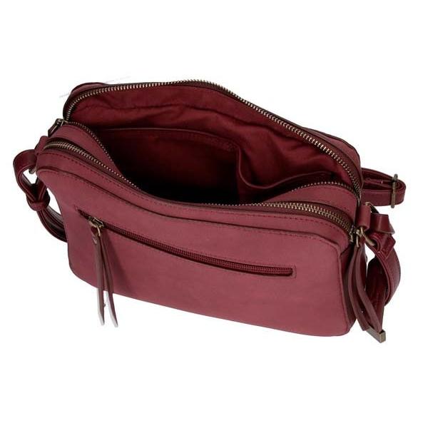 Geanta de umar PEPE JEANS LONDON Lorain 7735364 rosuDetalii produsGeanta umar cu clapa 24 cm Pepe Jeans Duane rosu - bareta ajustabila lungimea baretei aproximativ 70 cm 2 compartimente material piele ecologica dimensiune 24x15x10 cm culoare rosuGeanta umar cu licenta Pepe Jeans London colectia Pepe Jeans Duane recomandata pentru adolescenti si femei&nbsp;Brandul Pepe JeansPepe 