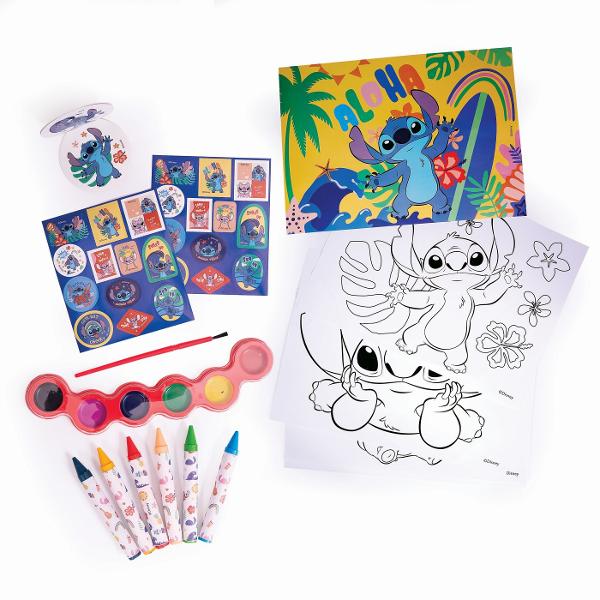 Setul creativ Disney Stitch este alegerea ideala pentru copii care iubesc pictura si personajele simpatice din universul Stitch Ambalat intr-o geanta practica cu maner usor de transport setul contine instrumente esentiale pentru activitati artistice precum carioci creioane colorate acuarele si pensula oferind tot ce este necesar pentru ore intregi de creativitate Designul viu colorat cu ilustratii atractive Stitch transforma fiecare sesiune de pictura intr-o experienta distractiva si 