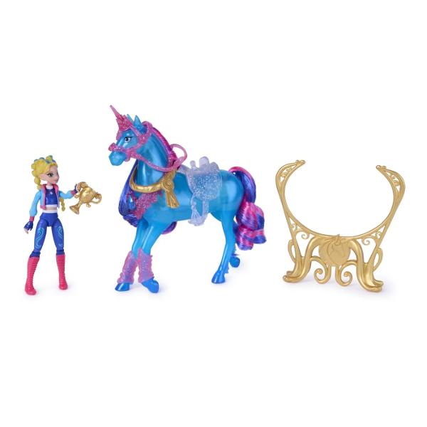 Unicorn Academy Set Antreneaza Si Straluceste Unicornul River Si Papusa Isabel este un set de spectaculos inspirat din universul magic al seriei Unicorn Academy care imbina jocul de rol cu efecte speciale luminoase Pachetul include o figurina articulata a personajului River si unicornul sau elegant realizat in culori vibrante cu detalii stralucitoare si accesorii tematice pentru antrenament si competitie Unicornul este prevazut cu efecte de iluminare care ii pun in valoare coama si 