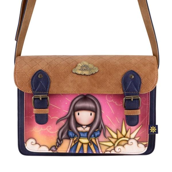 Indiferent daca mergeti la scoala sau la o iesire in oras cu prietenele geanta casual de la Gorjuss Ray Of Light este partenerul perfect pentru a va insoti in orice situatie Cu spatiu generos pentru a va transporta lucrurile esentiale aceasta geanta este conceputa pentru a va oferi stil si functionalitate oriunde mergetiGeanta este prevazuta cu doua catarame cu inchidere magnetica iar buzunarele interne cu fermoar si buzunarele glisante va permit sa va pastrati lucrurile in 