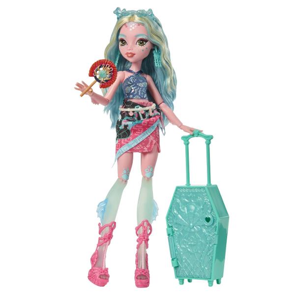 Descopera universul plin de mister si stil din colectia Monster High Skulltimate Secrets cu papusa Lagoona Blue intr-o editie speciala cu surpriza Setul include peste 19 surprize si ofera mai mult de 125 de combinatii de styling permitand personalizarea completa a tinutelor si accesoriilor Copilul poate debloca compartimentele secrete cu ajutorul cheii incluse dezvaluind haine accesorii si elemente tematice inspirate din atmosfera exotica a oazei Papusa impresioneaza prin parul lung in 
