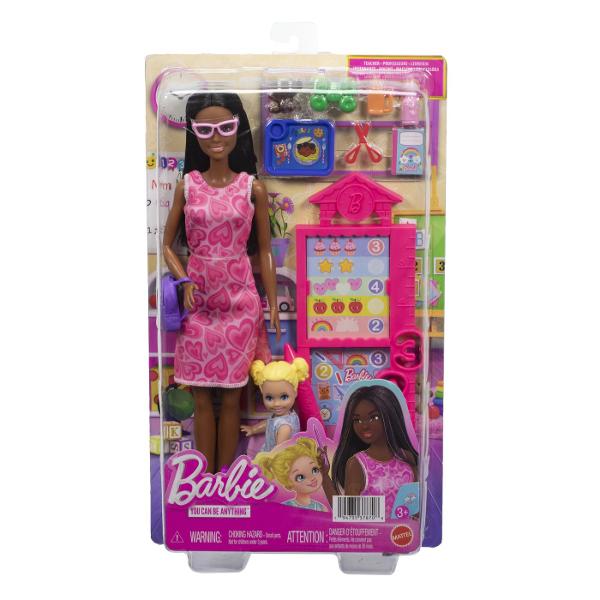 Copiii pot explora tot felul de cariere cu Barbie De la un om de stiinta la un copil de doctor papusile Barbie Careers sunt gata sa inspire povesti pentru toata lumea Barbie poarta haine detasabile cu tematica de cariera si alte accesorii pentru a spune povesti Imaginatia poate juca o lume plina de posibilitati de povestire si oportunitati de cariera cu aceasta papusa puternica gata sa inspire copiii sa fie tot ce isi doresc sa fie Acest pachet contine o Papusa Barbie Mulatra Profesoara