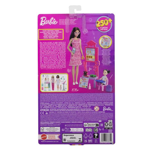 Copiii pot explora tot felul de cariere cu Barbie De la un om de stiinta la un copil de doctor papusile Barbie Careers sunt gata sa inspire povesti pentru toata lumea Barbie poarta haine detasabile cu tematica de cariera si alte accesorii pentru a spune povesti Imaginatia poate juca o lume plina de posibilitati de povestire si oportunitati de cariera cu aceasta papusa puternica gata sa inspire copiii sa fie tot ce isi doresc sa fie Acest pachet include un set de joaca Barbie Profesoara