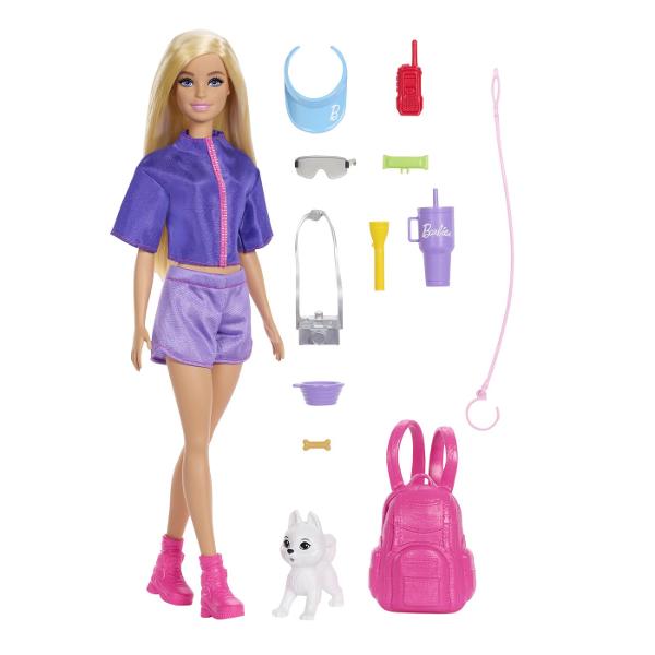 Porneste in aventuri in aer liber alaturi de papusa Barbie Malibu din colectia Family And Friends pregatita pentru momente pline de distractie si explorare Imbracata intr-o tinuta casual si moderna cu bluza mov si pantaloni scurti asortati Barbie este gata pentru plimbari drumetii si joaca in natura Aspectul prietenos si stilul relaxat incurajeaza joaca de rol si imaginatia copiilor Setul include diverse accesorii tematice care completeaza experienta perfecta de joaca precum rucsac 