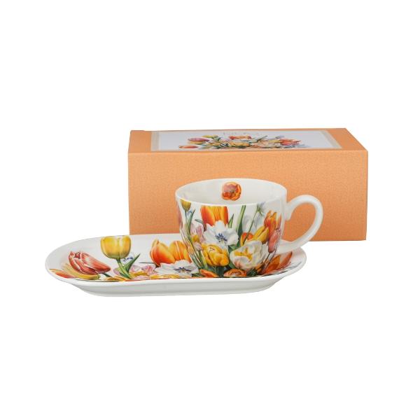 Setul pentru mic dejun &ndash; can&259; jumbo &537;i farfurioar&259; lung&259; LALELE din colec&539;ia Flower Classic este realizat din por&539;elan New Bone China caracterizat printr-o culoare alb-crem natural&259; cu o str&259;lucire delicat&259; &537;i o rezisten&539;&259; &537;i durabilitate excep&539;ionale men&539;in&acirc;nd &icirc;n acela&537;i timp lejeritatea &537;i fine&539;eaLinia este 