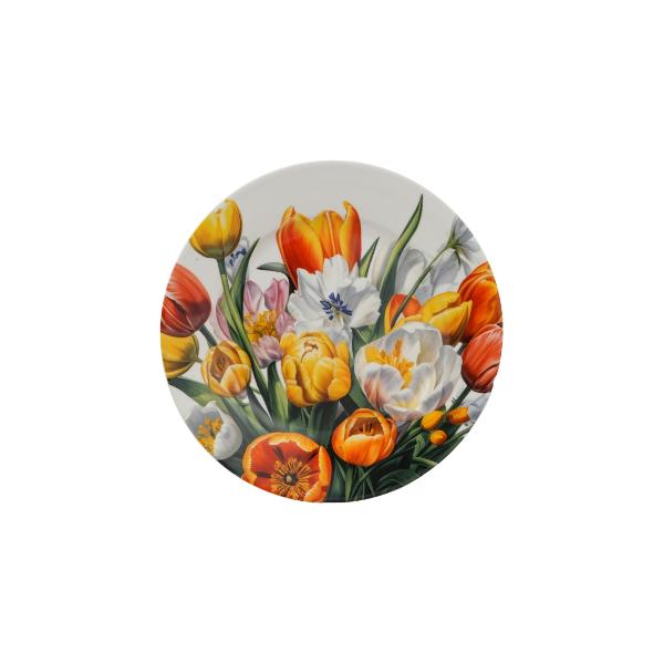 Set de dou&259; farfurii pentru desert LALELE din colec&539;ia Flower Classic realizat din por&539;elan New Bone China caracterizat printr-o culoare alb-crem natural&259; cu o str&259;lucire delicat&259; &537;i o rezisten&539;&259; &537;i durabilitate excep&539;ionale men&539;in&acirc;nd &icirc;n acela&537;i timp lejeritatea &537;i fine&539;eaLinia este decorat&259; cu o frumoas&259; compozi&539;ie 