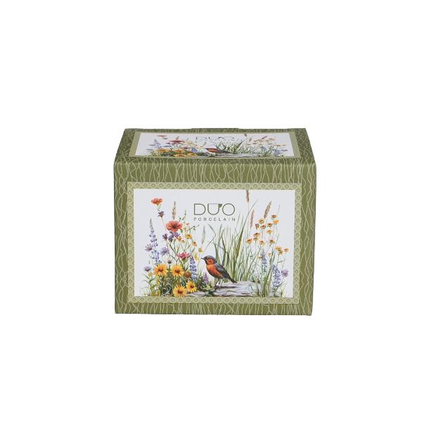 Can&259; JULY din colec&539;ia Flower Classic este realizat&259; din por&539;elan New Bone China caracterizat printr-o culoare alb-crem natural&259; cu o str&259;lucire delicat&259; &537;i o rezisten&539;&259; &537;i durabilitate excep&539;ionale men&539;in&acirc;nd &icirc;n acela&537;i timp lejeritatea &537;i fine&539;eaO linie decorat&259; cu un motiv idilic reprezent&acirc;nd o mic&259; pas&259;re 