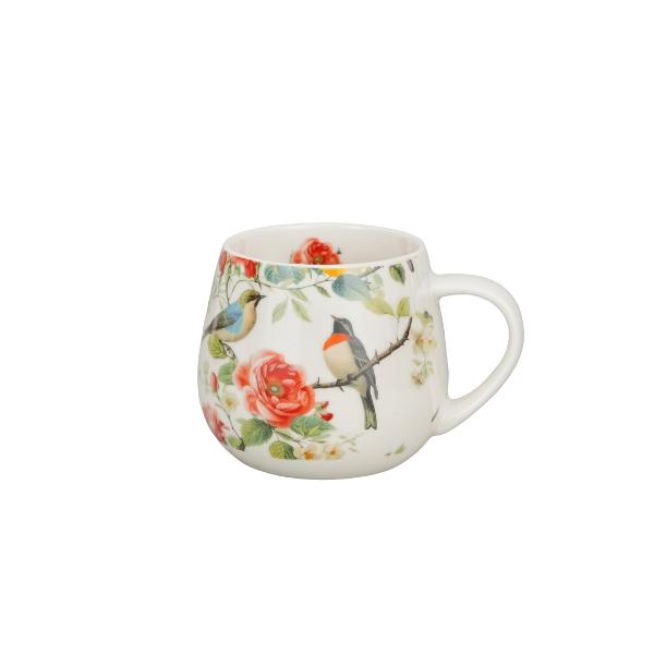 Can&259; APRIL din colec&539;ia Flower Classic este realizat&259; din por&539;elan New Bone China caracterizat printr-o culoare alb-crem natural&259; cu o str&259;lucire delicat&259; &537;i o rezisten&539;&259; &537;i durabilitate excep&539;ionale men&539;in&acirc;nd &icirc;n acela&537;i timp lejeritatea &537;i fine&539;eaO linie decorat&259; cu un motiv delicat de tufe de trandafiri &icirc;n 