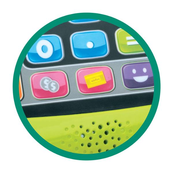 Winfun Set Casa De Marcat Interactiva Cu Accesorii este o jucarie interactiva complexa conceputa pentru copii de la 24 luni ideala pentru invatare prin joaca si dezvoltarea abilitatilor de baza matematica si sociala Setul include o casa de marcat electronica cu functie de calculator real scanner microfon functional si multiple accesorii precum alimente de jucarie si cos de cumparaturi oferind o experienta completa de joc de rol Casa de marcat este prevazuta cu taste numerice si functii 