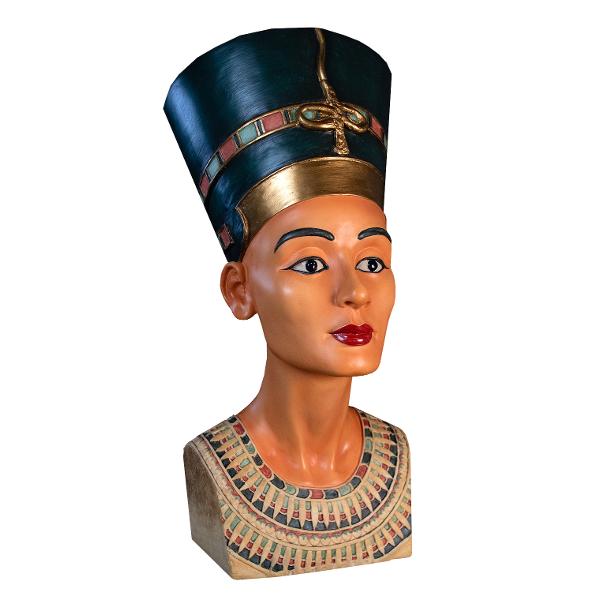Bust egiptean Nefertiti WU67887 &ndash; ColoratAcest bust al reginei Nefertiti modelul WU67887 este bogat colorat &537;i eviden&539;iaz&259; frumos profilul iconic al celebrei regine egiptene Lucrat cu grij&259; serve&537;te drept o pies&259; decorativ&259; uimitoare at&acirc;t pentru pasiona&539;ii de istorie c&acirc;t &537;i pentru iubitorii de design interior Un accent deosebit pentru orice camer&259;
