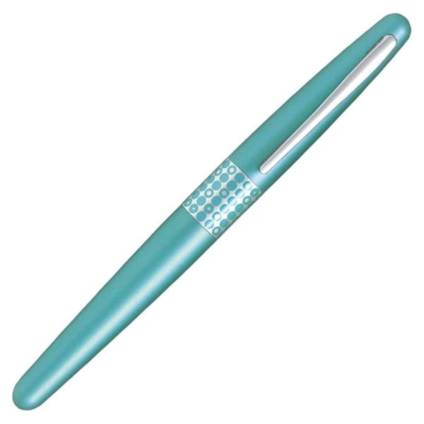 Roller Pilot MR Retro Pop 07 mm Cu un design Retro-Pop colectia MR 3 intr-un stil elegant si vesel cu o gama pentru toate gusturile este cadoul perfect intarit de calitatea Pilot Rollerul Mr Retro-Pop cu cerneala lichida de culoare neagra scriere 07 mm intr-o cutie cadou cu motive Retro-Pop