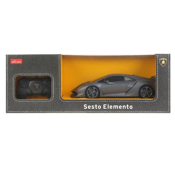 Copilul dumneavoastra se poate juca in voie cu masina cu telecomanda Lamborghini Sesto Elemento scara 1 la 18 oferita de brandul international Rastar Nicio cursa nu este imposibil de castigat cu acesta masinuta replica oficiala cu licenta a modelului original construita cu mare atentie la detalii Masinuta are proportiile ideale pentru momente pline de distractie si amuzament avand dimensiunile in centimetri dupa cum urmeaza  241165Masinuta functioneaza pe frecventa de 24GAlimentarea 