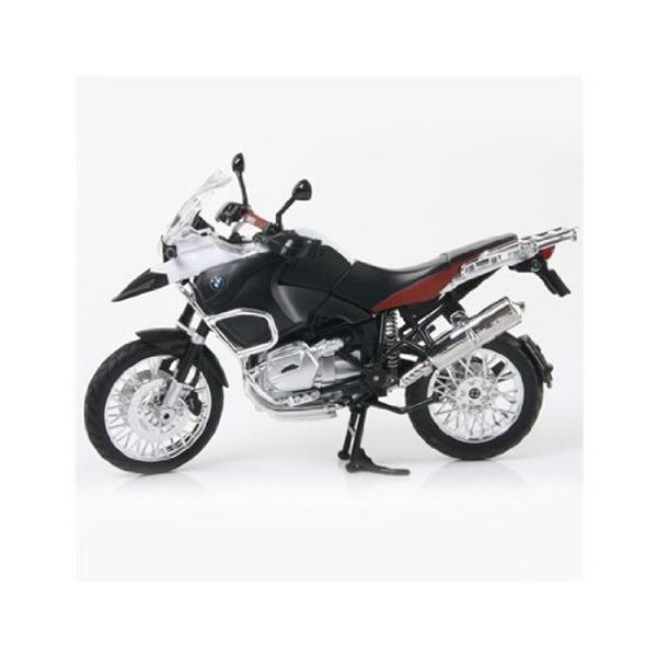 Motocicleta are proportiile ideale pentru momente pline de distractie si amuzament avand dimensiunile in centimetri dupa cum urmeaza  225913 Motocicleta metalica Bmw Rs1200 scara 1 la 9 are anvelope de cauciuc si un design detaliat realizat din materiale metalice turnate cu accesorii realizate din material plastic de calitate superioara Copilul dumneavoastra se poate juca in voie cu motocicleta metalica Bmw Rs1200 de la brandul international Rastar Nicio cursa nu este imposibil de 