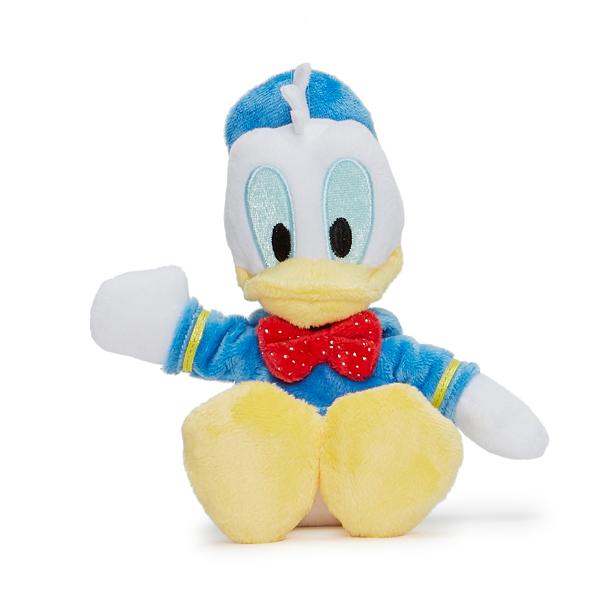 Donald Duck un indragit personaj Disney este o rata alba cu un cioc si picioare galbene-portocalii De obicei poarta o camasa de marinar o bereta precum si un papion rosu dar nu si pantaloni Trasatura care l-a facut pe Donald faimos a fost personalitatea sa si temperamentul sau exploziv Donald a fost onorat oficial ca al treilea cel mai popular personaj din toate timpurile Acesta jucarie de plus este fabricata dintr-un material de calitate rezistent si in conformitate cu cerintele de 