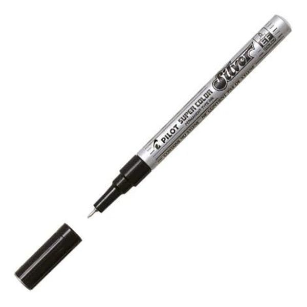 Marker permanent Pilot Super Color Fine varf rotund 10 mm argintiu Cerneala sa permanenta este rezistanta la apa si lumina potrivita pentru toate suprafetele Nu contine xylena Markerul este ideal pentru decorarea diferitelor obiecte realizate din plastic sticla sau carton Dimensiune scriere 10 mm Dimensiune varf 3 mm