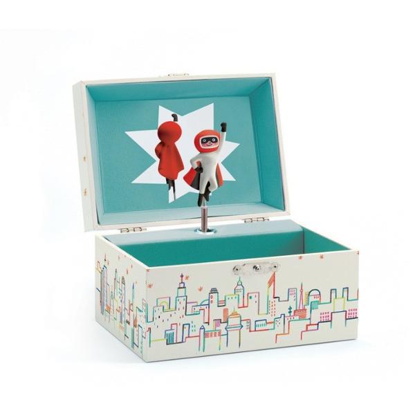 Descriere Varsta recomandata 4 ani Cutie muzicala cu figurina Mister Moon Melodie The Entertainer Compozitor Scott Joplin Confectionata din carton si metal AVERTISMENT Acest articol nu este jucarie A nu se lasa la indemana copiilor sub 3 ani Design Mouriel Kerba Producator Djeco Franta