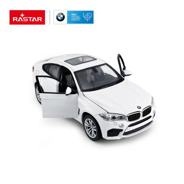 Masinuta are proportiile ideale pentru momente pline de distractie si amuzament avand dimensiunile in centimetri dupa cum urmeaza  2059172 Masinuta metalica BMW X6M scara 1 la 24 are anvelope de cauciuc si un design detaliat interior-exterior realizat din materiale metalice turnate cu accesorii realizate din material plastic de calitate superioara Copilul dumneavoastra se poate juca in voie cu masina metalica BMW X6M de brandul international Rastar Nicio cursa nu este imposibil de 