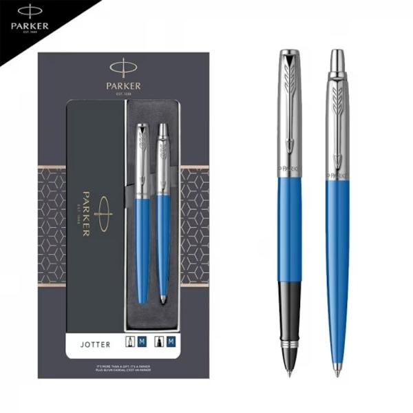 Descopera eleganta si rafinamentul intr-un set perfect conceput pentru a impresiona Setul stilou si pix reprezinta un echilibru subtil intre functionalitate si estetica oferind o experienta de scris fara efort si o nota distincta de stil Pregatit pentru a fi oferit ca un dar special acest set vine intr-o cutie cadou pregatit sa fie oferit cadou cu drag Un alt aspect care adauga o nota personala este posibilitatea de a personaliza prin gravare oferind oportunitatea de a transforma acest 