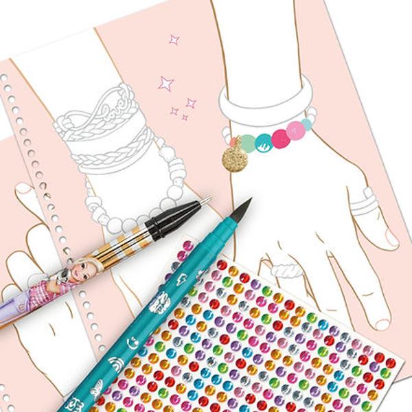 Bijuterii frumoase str&259;lucitoare Cartea creativ&259; TOPModel con&539;ine pagini &icirc;ntregi de bijuterii cool de realizat &537;i purtat colorat &537;i decorat De asemenea include 14 coli rezistente acoperite cu 40 de inele &537;i 33 de br&259;&539;&259;ri de decupat &537;i asamblat 1 coal&259; cu pietre autocolante colorate &537;i 10 pagini suplimentare cu instruc&539;iuni inspira&539;ie &537;i imagini de colorat