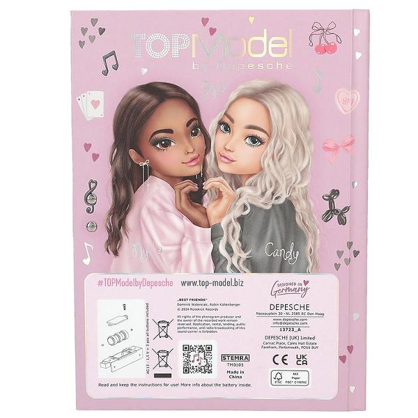 O carte pentru g&acirc;nduri &537;i secrete foarte personale Jurnalul TOPModel se deschide doar atunci c&acirc;nd este introdus codul corect de 4 cifre personalizabil &537;i schimbabil Apoi noua melodie TOPModel BEST FRIENDS canta timp de aproximativ 20 de secunde Exteriorul jurnalului este de o culoare roz superb&259; cu un motiv mare cu o prieten&259; model pe copert&259; &537;i bile&539;ele dr&259;gu&539;e inimioare &537;i litere de jur &icirc;mprejur &Icirc;n interior 