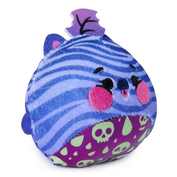 Important produs de tip surpriza nu se poate alege personajulDescopera universul plin de culoare Magic Jellykins un plus surpriza adorabil care combina joaca colectia si elementul de mister intr-un produs perfect pentru copii Ambalat intr-un recipient atractiv acest set ascunde in interior o figurina moale si simpatica inspirata din personaje haioase si colorate cu design unic si expresiv Fiecare Jellykin are un aspect diferit cu detalii vibrante si texturi placute la 