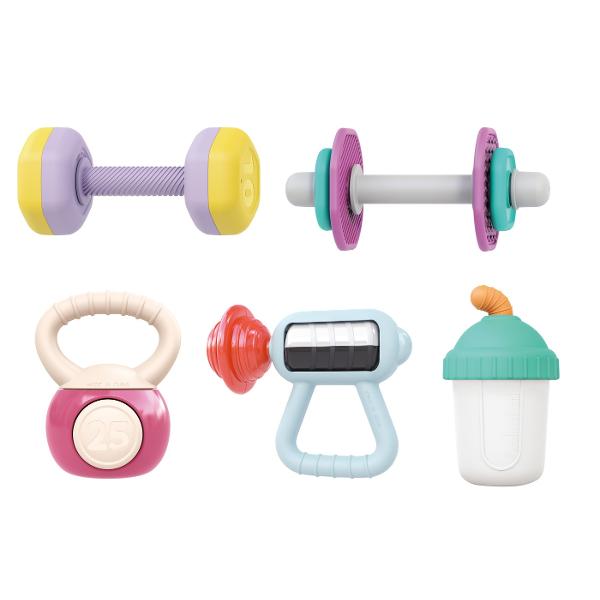 Set 9 jucarii gingivale in forma de echipamente cu tematica de sala Acest adorabil set de zornaituri stimuleaza abilitatile motorii fine descoperirea senzoriala si ii ajuta pe copii sa inteleaga cauza si efectul Este usor de tinut in mana si de manevrat Usor de dezinfectat Creste-ti copilul pentru a deveni un pasionat de sport Jucariile de dentitie ajuta la calmarea disconfortului gingival zornaitoarele ajuta la stimularea simturilor si la antrenarea abilitatilor motorii