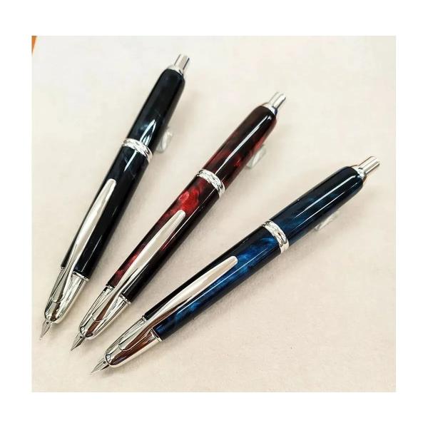 Stilou Pilot Capless SE verde marmorat varf mediuAi visat la un stilou cu un design personalizat Pilot l-a f&259;cut Odat&259; cu colec&539;ia SE stilourile Custom Heritage &537;i Capless sunt acum &icirc;mbr&259;cate &icirc;ntr-o podoab&259; somptuoas&259; unic&259; marmorat&259;&Icirc;ntr-adev&259;r realizat din r&259;&537;in&259; poliuretanic&259; de lux care imit&259; marmura r&259;&537;in&259; cu ton de marmur&259; fiecare model este 