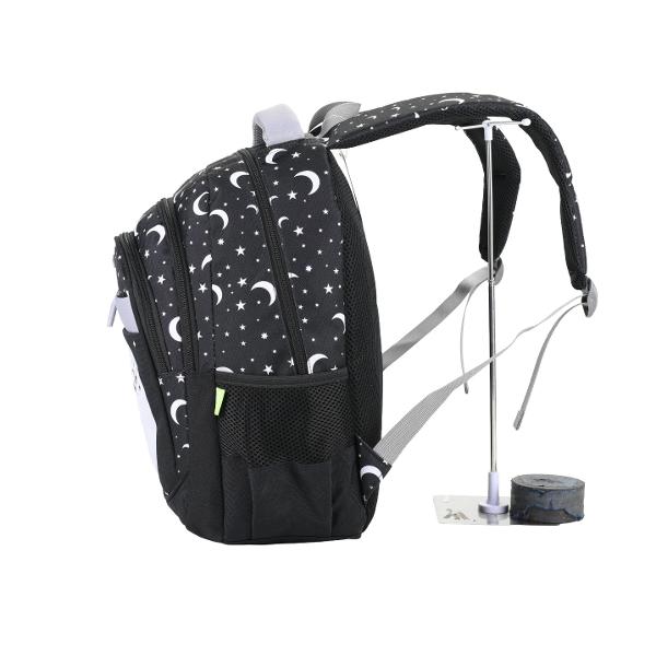 Ghiozdan ECADA 46 cm &ndash; model negru cu imprimeu lun&259; 46 &times; 32 &times; 18 cmGhiozdanul ECADA de 46 cm este alegerea ideal&259; pentru elevii care &icirc;&537;i doresc un rucsac &icirc;nc&259;p&259;tor practic &537;i cu un design deosebit Modelul negru cu imprimeu tematic lun&259; stele &537;i siluet&259; ofer&259; un aspect modern &537;i atractiv 