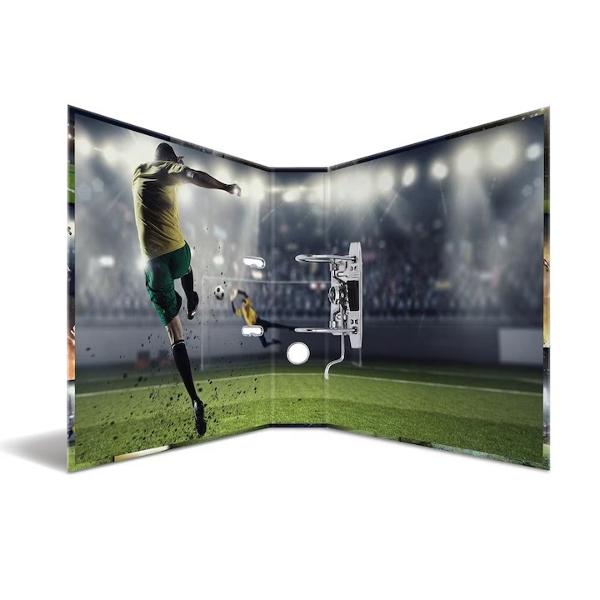 Biblioraftul cu design special cu fotbalisti in miscarede la producatorul german HERMA aduce in prim plan imagini spectaculoase cu fotbalisti cu o coloristica si dinamica remarcabilaFabricat din carton rigid cu grosime de 2 mm cu finisaj plastifiat lucios biblioraftul este un produs de inalta calitate pentru utilizare de durata Este echipat cu mecanism metalic solid cu parghie si maner pentru o manipulare usoara Cotorul lat de 7 cm il face ideal pentru depozitarea unui volum 