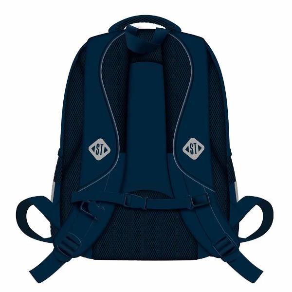 Ghiozdanul scolar ST Right BP58 din colectia grafica Moonlight Heart este conceput pentru organizare eficienta si utilizare zilnica Modelul are 4 compartimente si solutii practice pentru pastrarea in siguranta a lucrurilor esentialeOfera confort la purtare prin spatele profilat si bretelele reglabile iar pentru protectie suplimentara include baza intarita material impermeabil si elemente reflectorizante4 compartimente2 buzunare laterale 