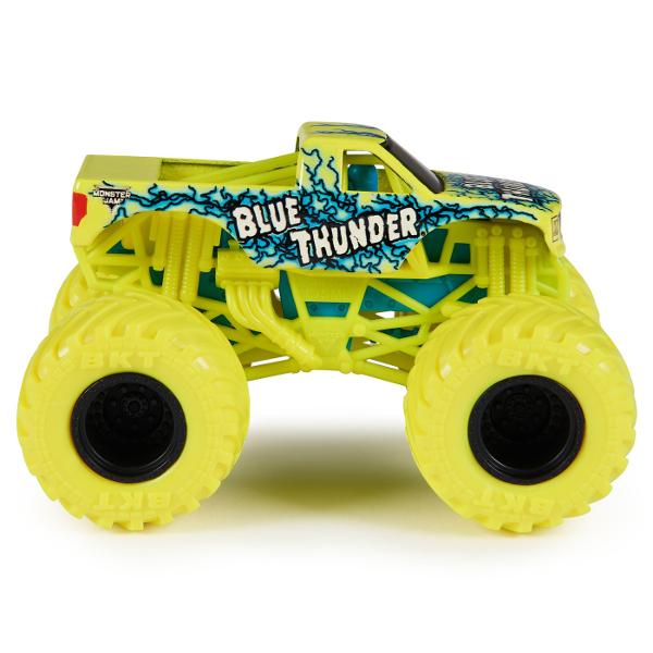 Masina oficiala a spectacolului Monster Jam Un vehicul hiper detaliat fidel eroilor spectacolului cu un aspect agresiv si suspensii realiste pentru a face cascadoriile intr-un mod cat mai spectaculos Macheta este metalica si foarte bine realizata Foarte rezistenta Monster Jam ofera mai multe detalii si grafica decat oricand Cu anvelopele oficiale BKT jante cromate stilizate si un sasiu autentic cu detalii cromate acest camion monstru intruchipeaza stilul si volanul omologului sau din 