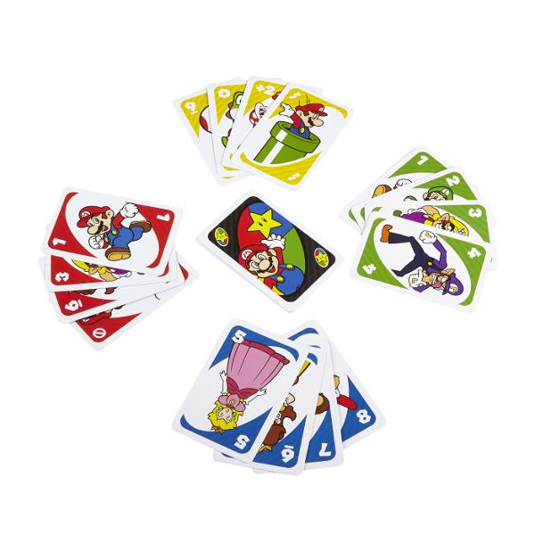 Joc De Carti UNO Super Mario aduce distractia jocului clasic UNO intr-o editie tematica inspirata din universul Super Mario Cartile sunt decorate cu personaje indragite si imagini colorate iar regulile sunt usor de invatat jucatorii potrivesc cartile dupa culoare sau numar si folosesc cartile speciale pentru a schimba cursul jocului Editia include si o regula speciala care adauga mai multa actiune si face fiecare runda mai dinamica Jocul este potrivit pentru seri in familie petreceri 