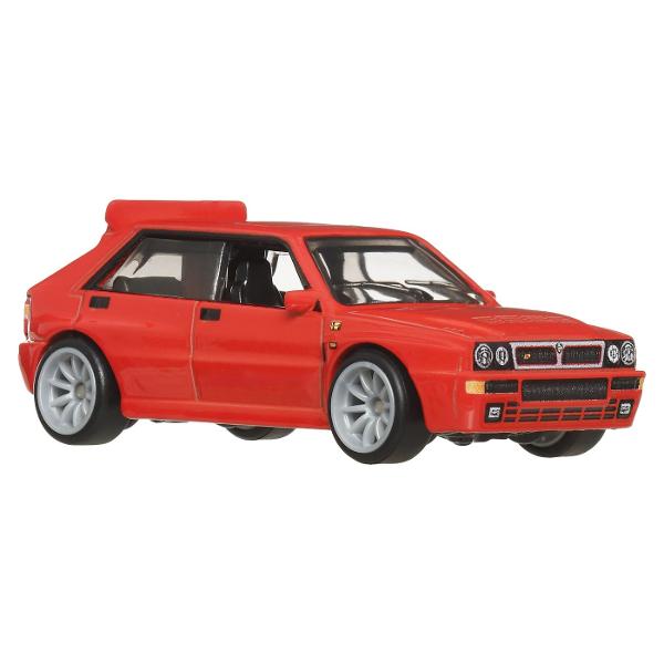 Colectia de caroserie din metal la scara 164 reproduce vehiculele preferate de fani cu anvelope reale Real Rider si grafica personalizata Fiecare model are decoratiuni speciale si ambalaje numerotate Le poti adauga pe toate in colectia ta Fiecare se vinde separat si in functie de disponibilitate Culorile si decoratiunile pot varia Acest pachet contine masinuta Lancia Delta Integrale