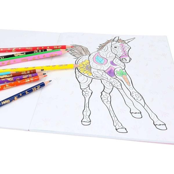 Cu cartea de colorat Miss Melody fetele pot crea motive frumoase si pot lasa imaginatia sa zboare Pe cele 40 de pagini se gasesc diferite modele si desene pe care le pot picta in functie de starea lor de spiritCartea de colorat de inalta calitate cu o coperta flexibila are dimensiunile aproximative de 28 x 215 x 08 cm si este potrivita pentru activitati creative de agrement