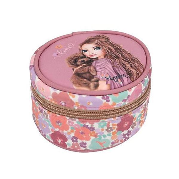 Fantastic de floral Cutia rotunda de bijuterii din noua linie de design TOPModel are un model elegant cu un cine super dragut pe partea din fata de culoarea roz Partea inferioara este confectionata din tesatura catifelata asortata la culoare cu matlasare cu diamante la moda Se inchide cu fermoar la exterior si cu cordon in interior Material 100 poliester