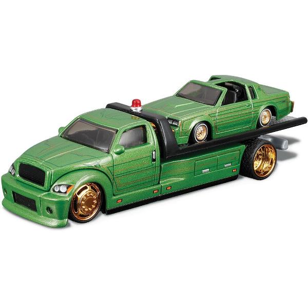 Set Elite Transport Camion Transportator si Masinuta Metalica scara 1 la 64 conceput pentru colectionari si pasionatii de vehicule clasice dar si pentru copii care apreciaza jocul realist Include un camion de tractare si un autoturism ambele realizate din metal cu elemente din plastic pentru un echilibru optim intre rezistenta si detaliu Modelul impresioneaza prin finisaje atent realizate detalii autentice si elemente functionale care reproduc fidel scenarii reale de transport si 