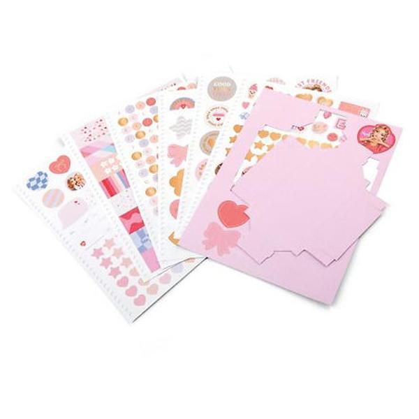 Pentru cele mai frumoase amintiri Cartea cu rame DIY include 8 rame pre-decupate pentru pliere &537;i aranjare De asemenea vin cu suporturi mici pentru format portret sau peisaj Sunt incluse 6 coli de autocolante pentru decor&nbsp;